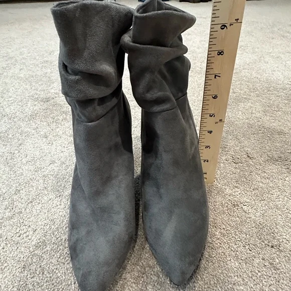 BeBE Charcoal Gray Suede Heeled Boots- like NEW - worn once-Size 8 - Picture 4 of 11